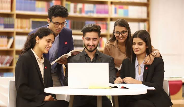 How to Choose the Right Postgraduate Specialization