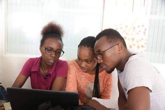 Distance Learning vs Regular Degree: Which Has More Value?
